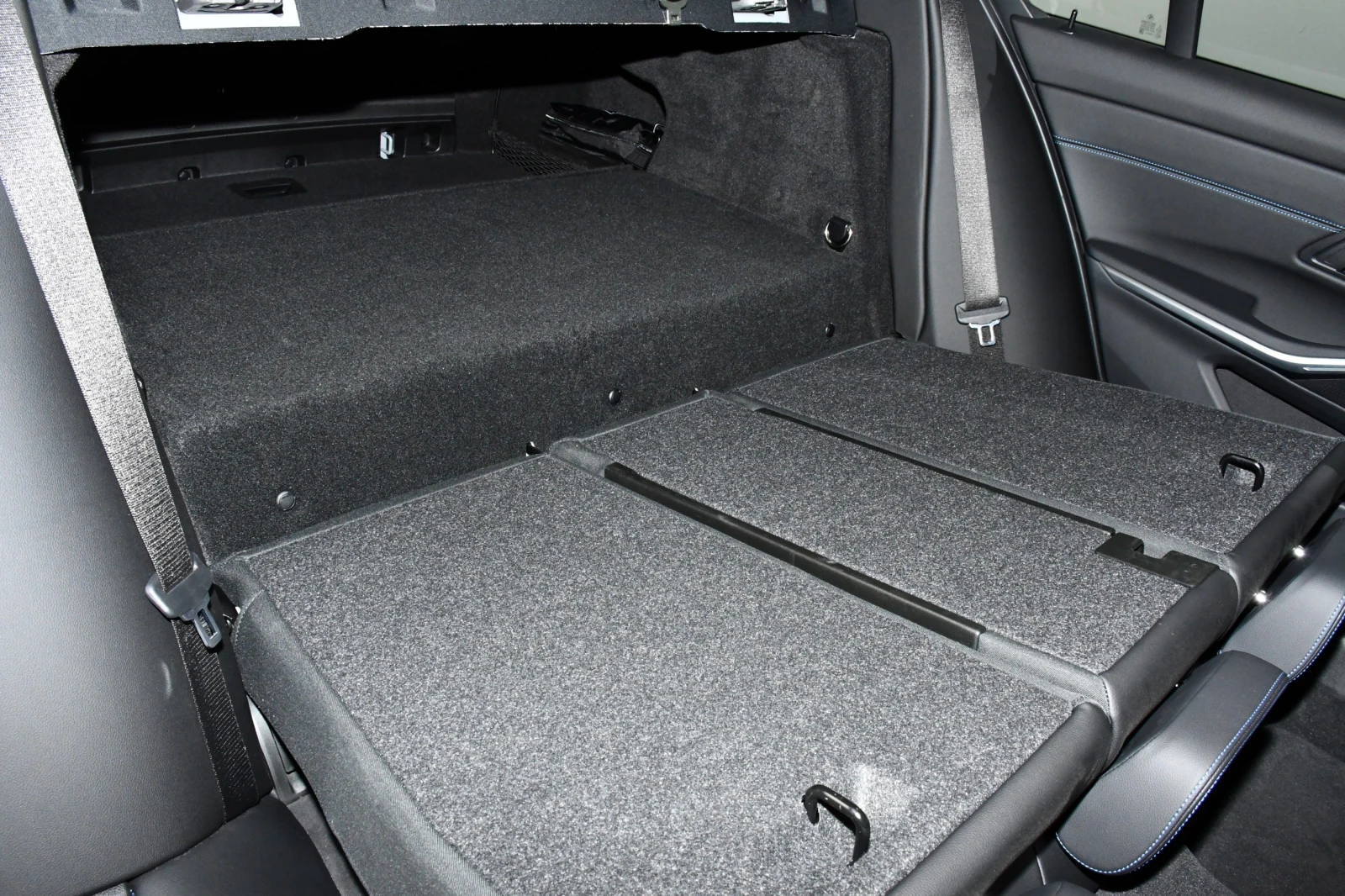 BMW 320 e M Sport ACC AHK 360  LED+ CockpitProf | Mobile.bg   15