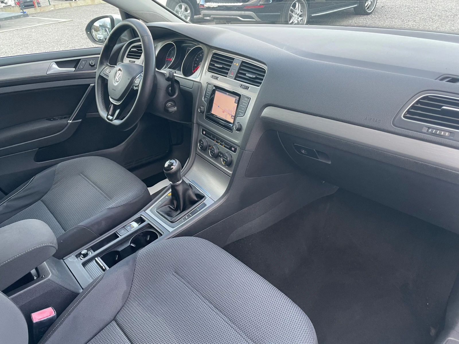 VW Golf 1.6TDI NAVI DISTRONIC HIGHLINE | Mobile.bg — изображение 11