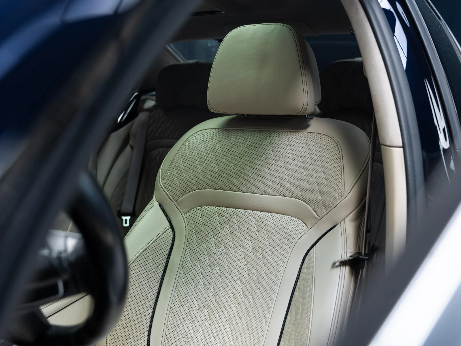 BMW 750 i* XDRIVE* B&W* 360 CAM* PANO* HUD* ОБДУХВ* , снимка 10 - Автомобили и джипове - 53923662