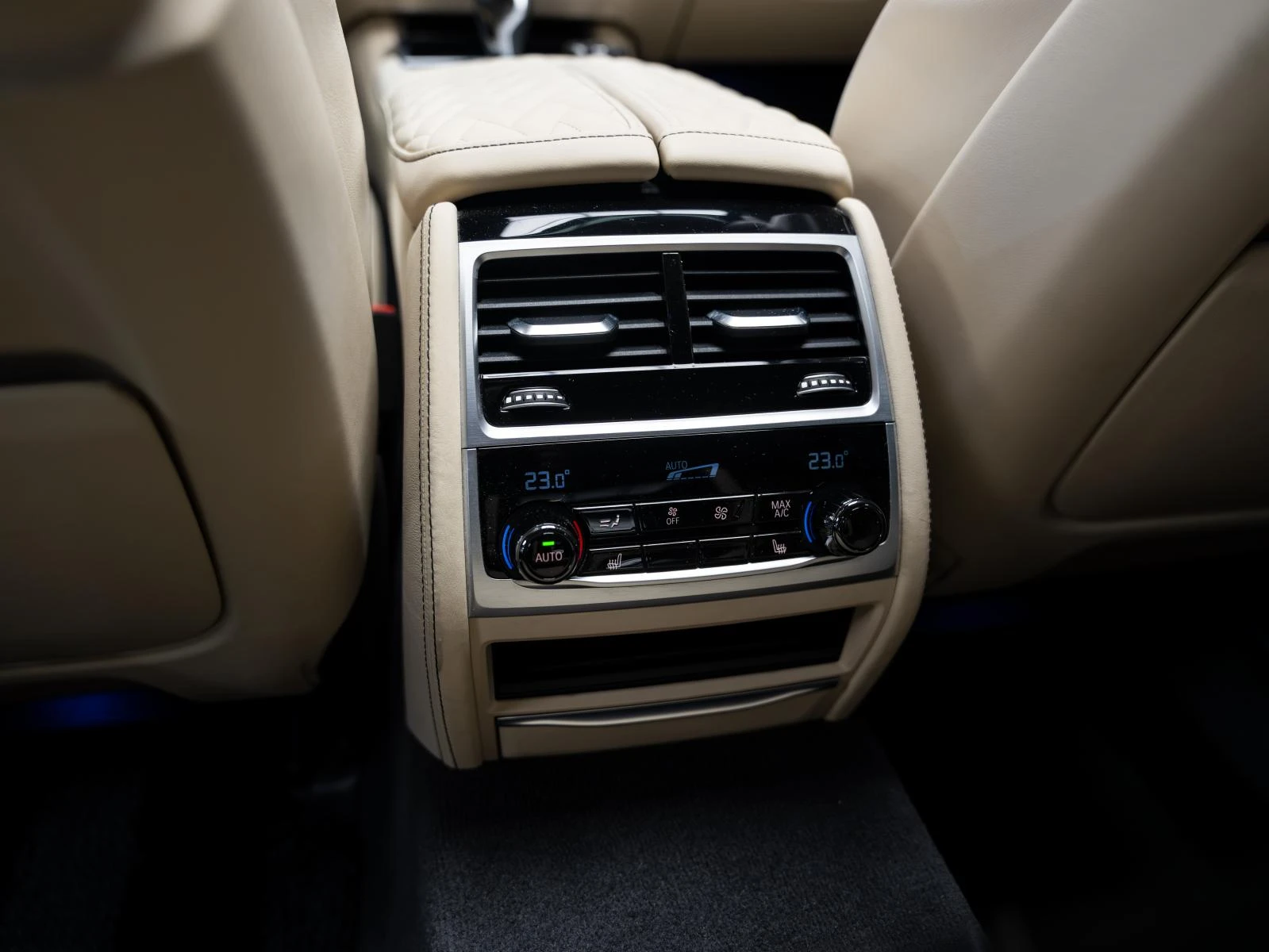 BMW 750 i* XDRIVE* B&W* 360 CAM* PANO* HUD* ОБДУХВ* , снимка 9 - Автомобили и джипове - 53923662