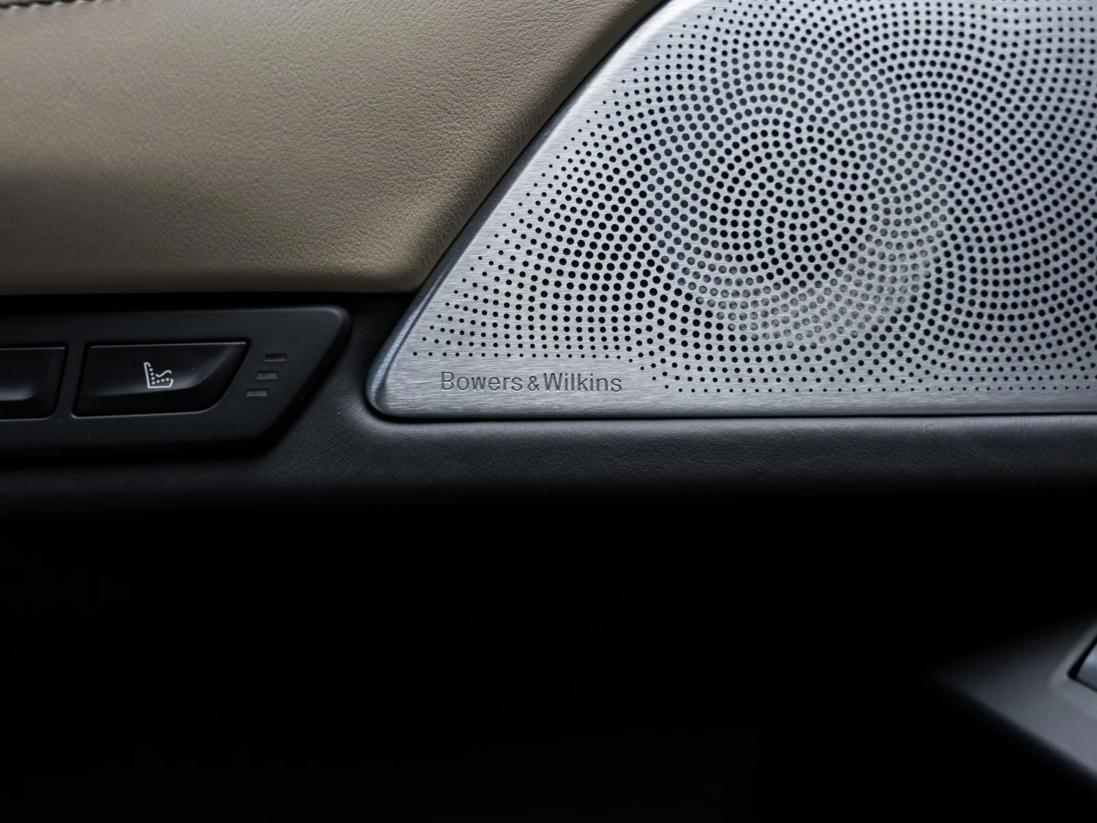 BMW 750 i* XDRIVE* B&W* 360 CAM* PANO* HUD* ОБДУХВ* , снимка 14 - Автомобили и джипове - 53923662