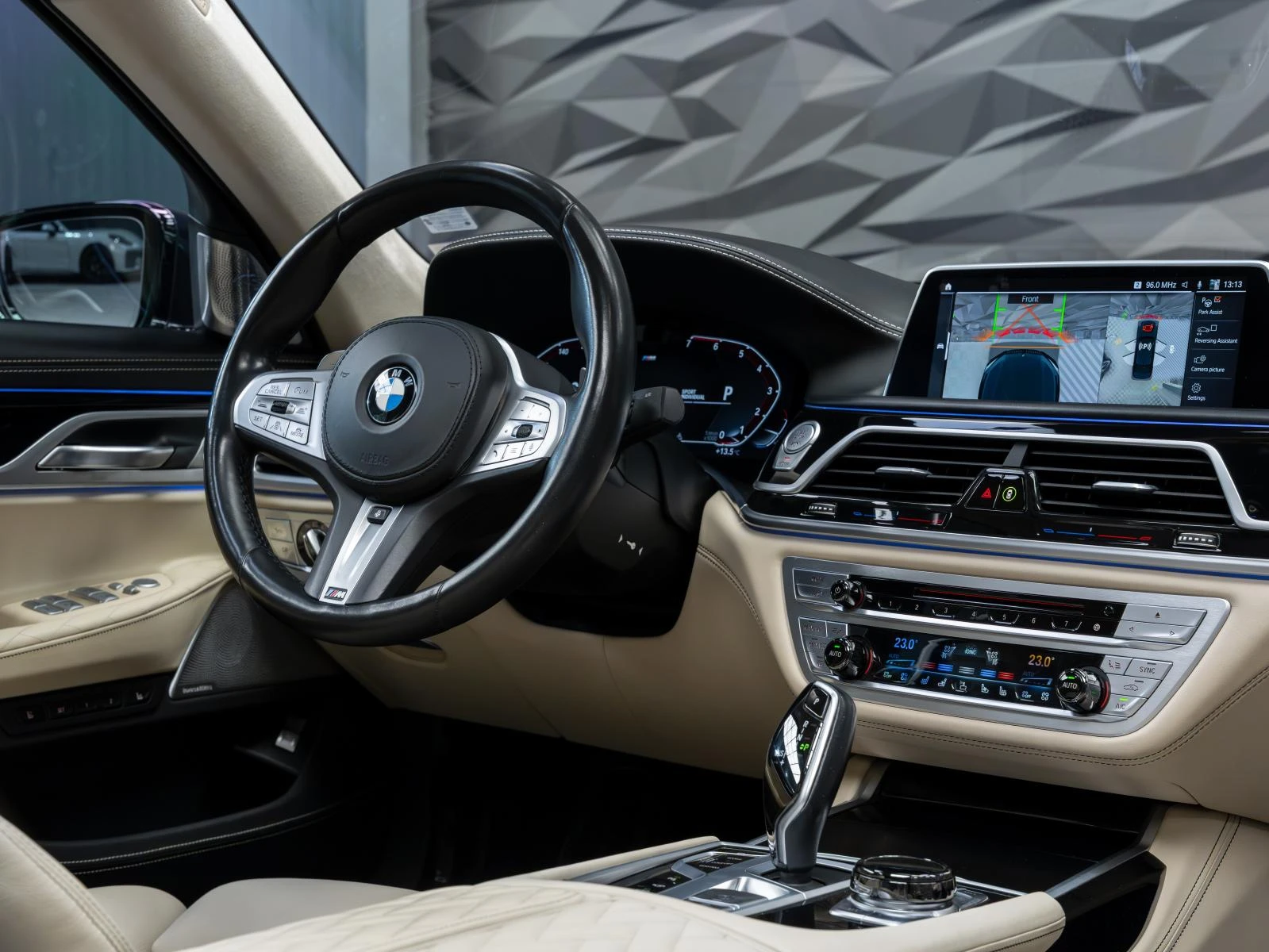 BMW 750 i* XDRIVE* B&W* 360 CAM* PANO* HUD* ОБДУХВ* , снимка 5 - Автомобили и джипове - 53923662