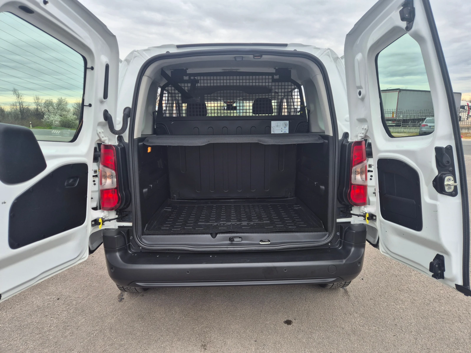 Peugeot Partner N1- M/T 1.5 DCI, снимка 11 - Автомобили и джипове - 54031182