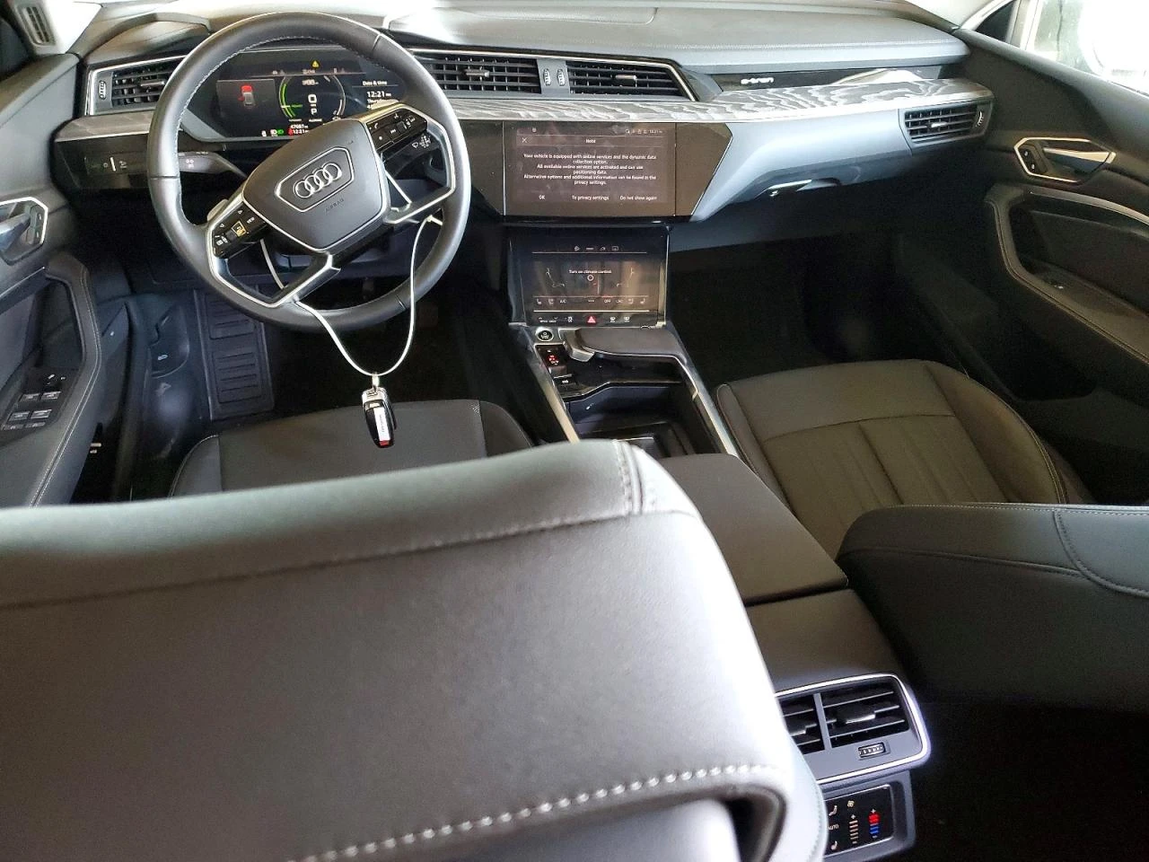Audi E-Tron Premium Plus, снимка 8 - Автомобили и джипове - 54370285