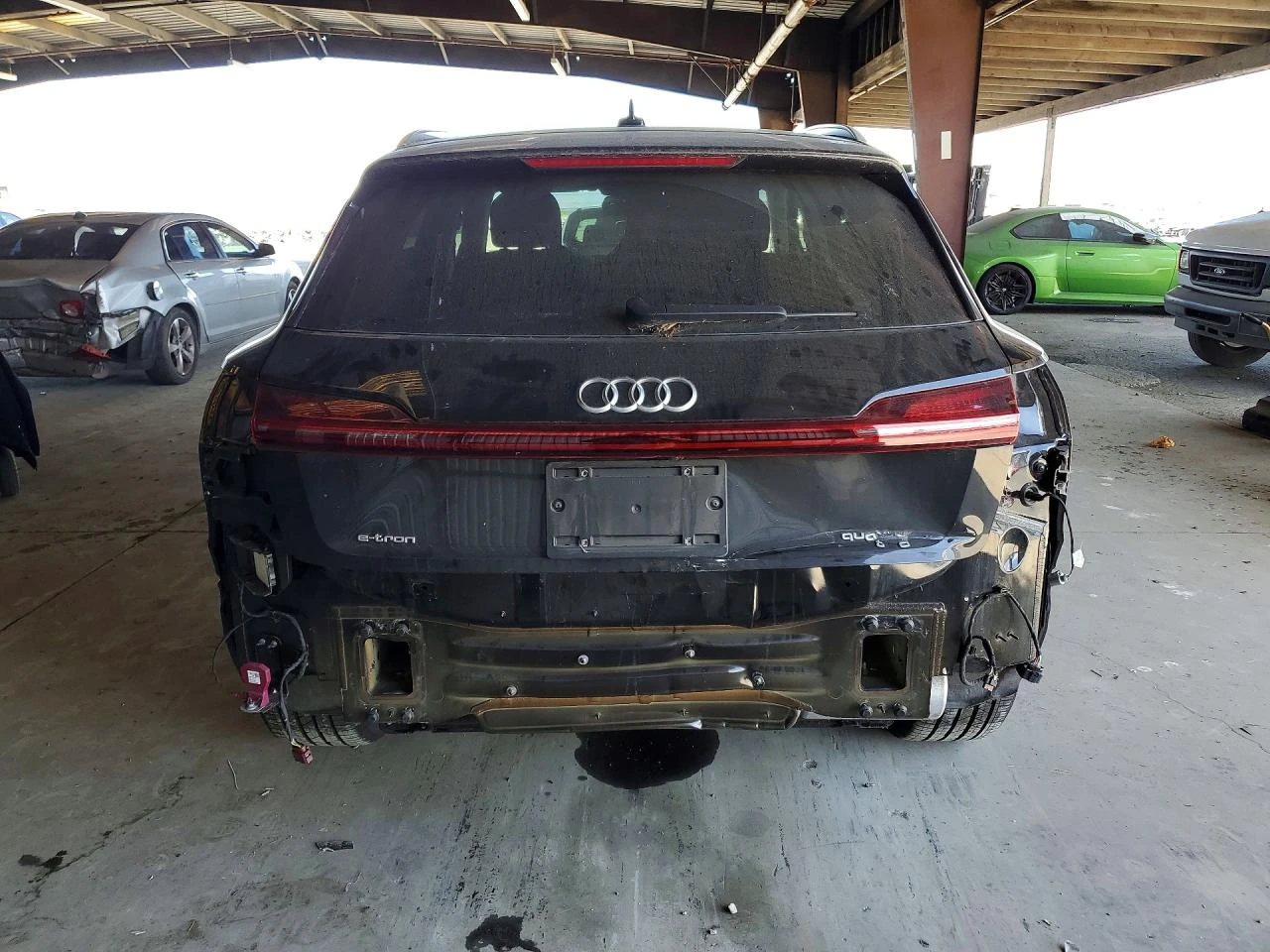 Audi E-Tron Premium Plus, снимка 6 - Автомобили и джипове - 54370285