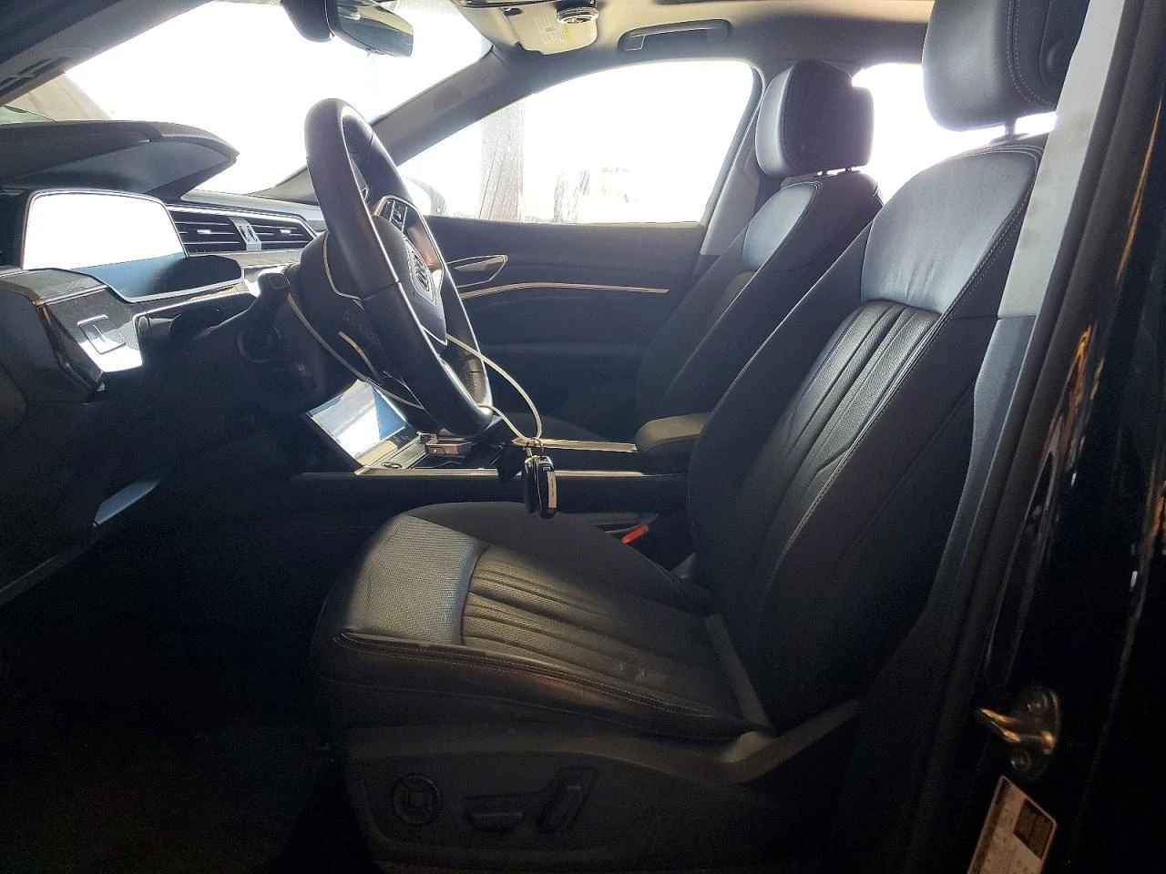 Audi E-Tron Premium Plus, снимка 7 - Автомобили и джипове - 54370285