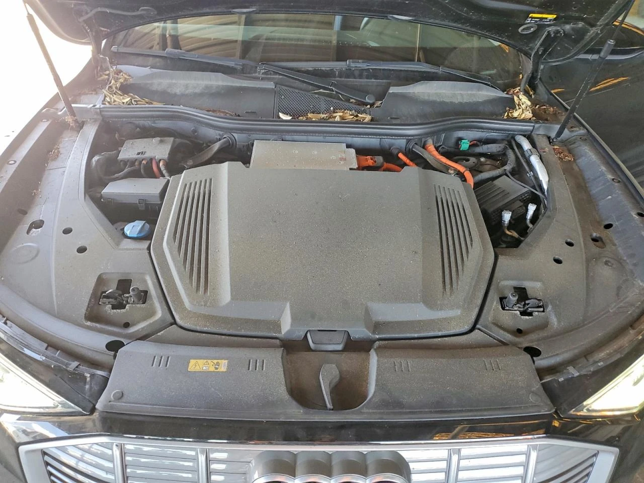 Audi E-Tron Premium Plus, снимка 12 - Автомобили и джипове - 54370285