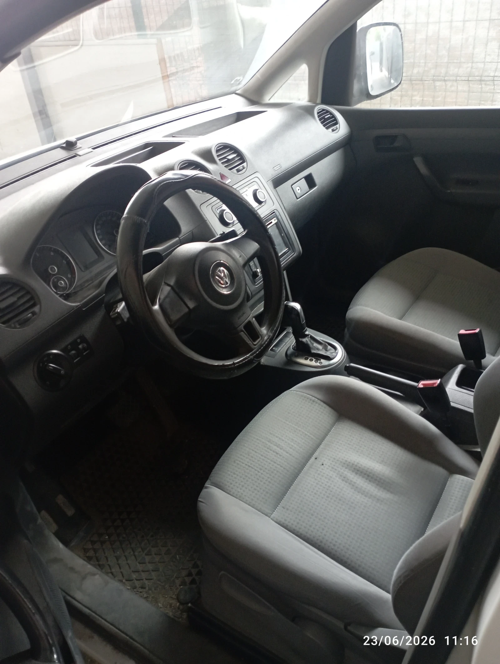 VW Caddy, снимка 4 - Автомобили и джипове - 55007692