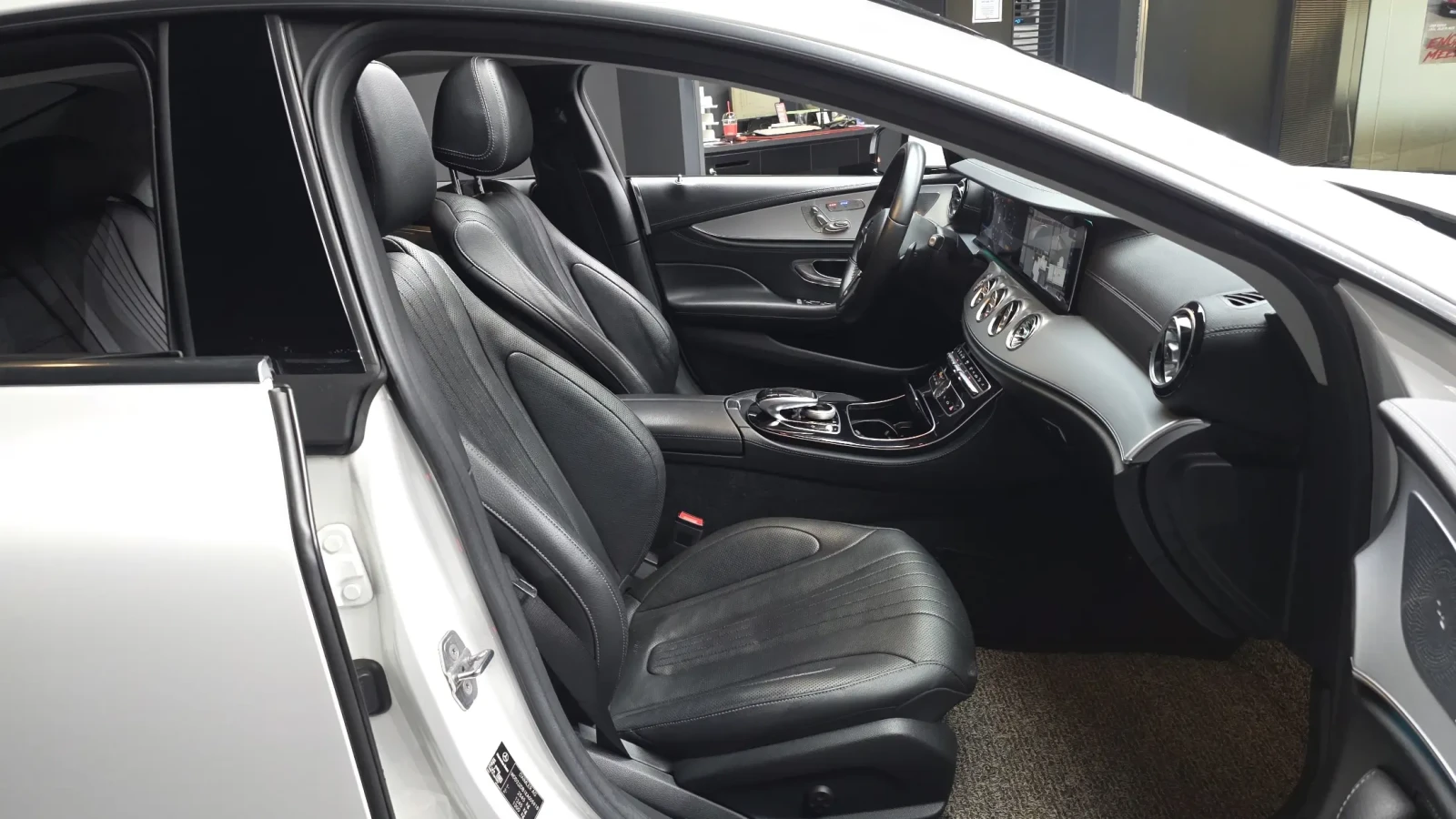 Mercedes-Benz CLS 400 3.0 4MATIC, FULL, снимка 9 - Автомобили и джипове - 55037221
