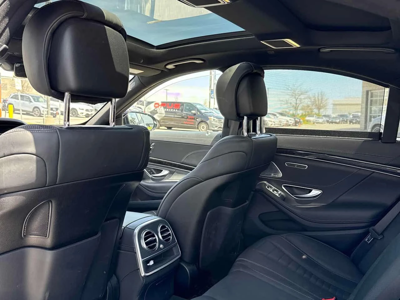 Mercedes-Benz S 560 BURMESTER/ОБДУХВАНЕ/ПАНОРАМА/360/HUD, снимка 12 - Автомобили и джипове - 55074981