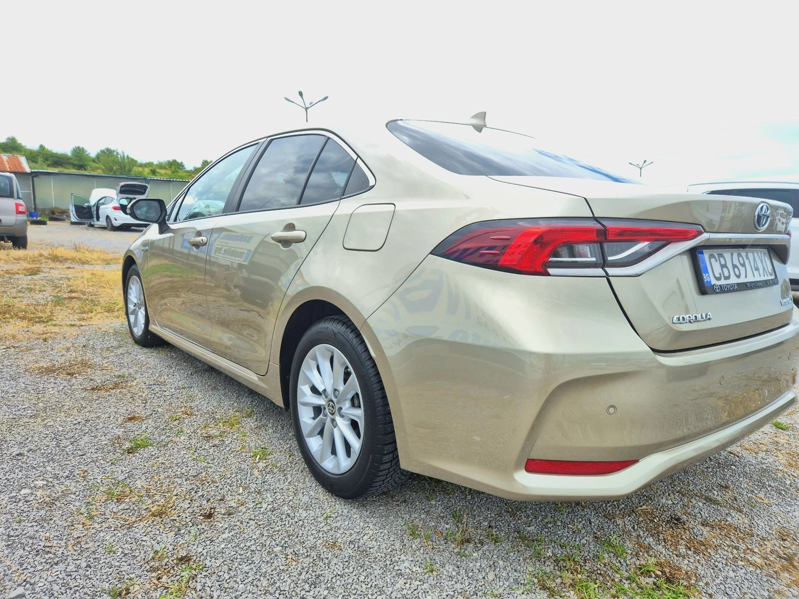 Toyota Corolla 1.8 HYBRID EXECUTIVE, снимка 2 - Автомобили и джипове - 55161612