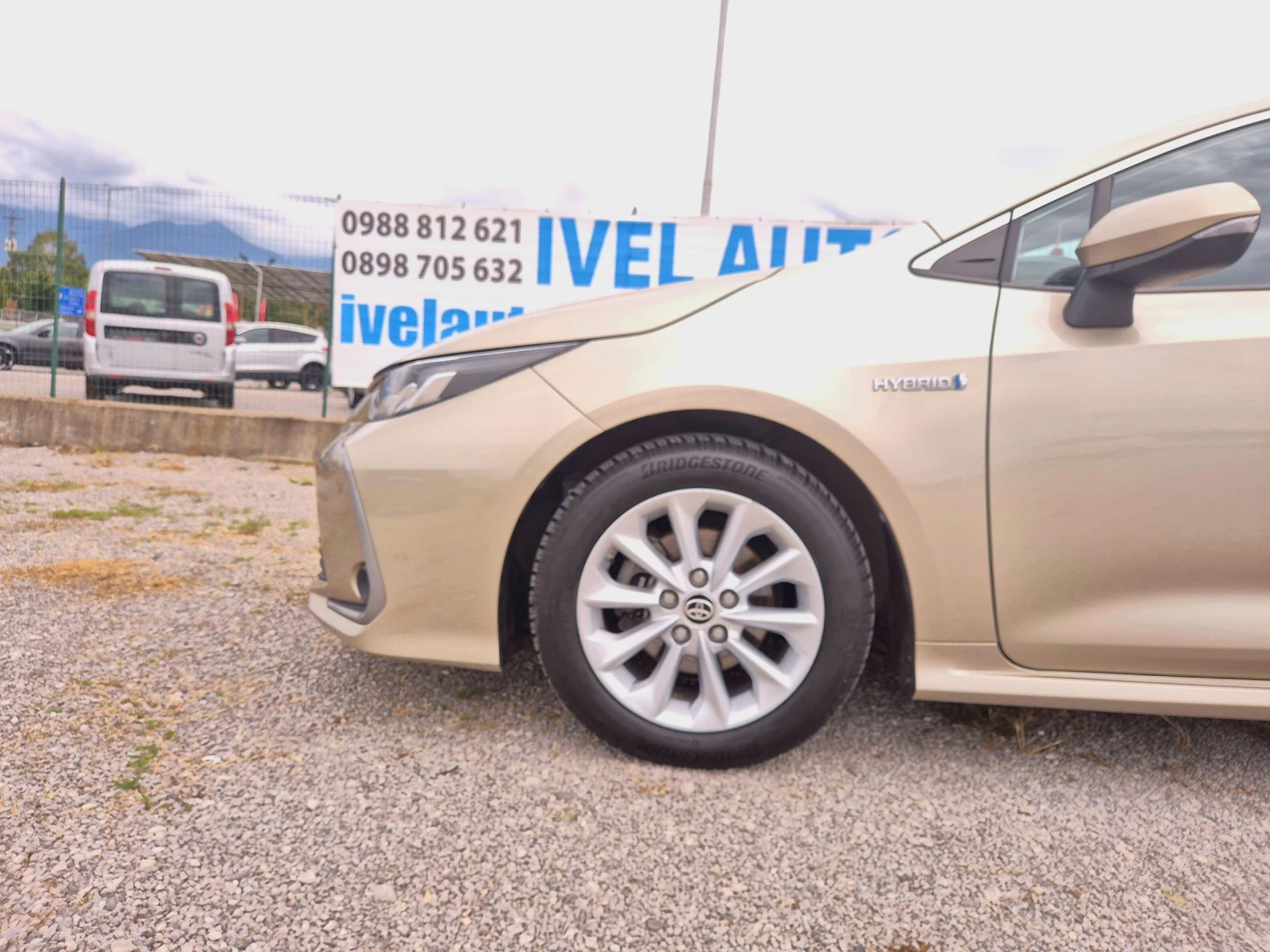Toyota Corolla 1.8 HYBRID EXECUTIVE, снимка 4 - Автомобили и джипове - 55161612