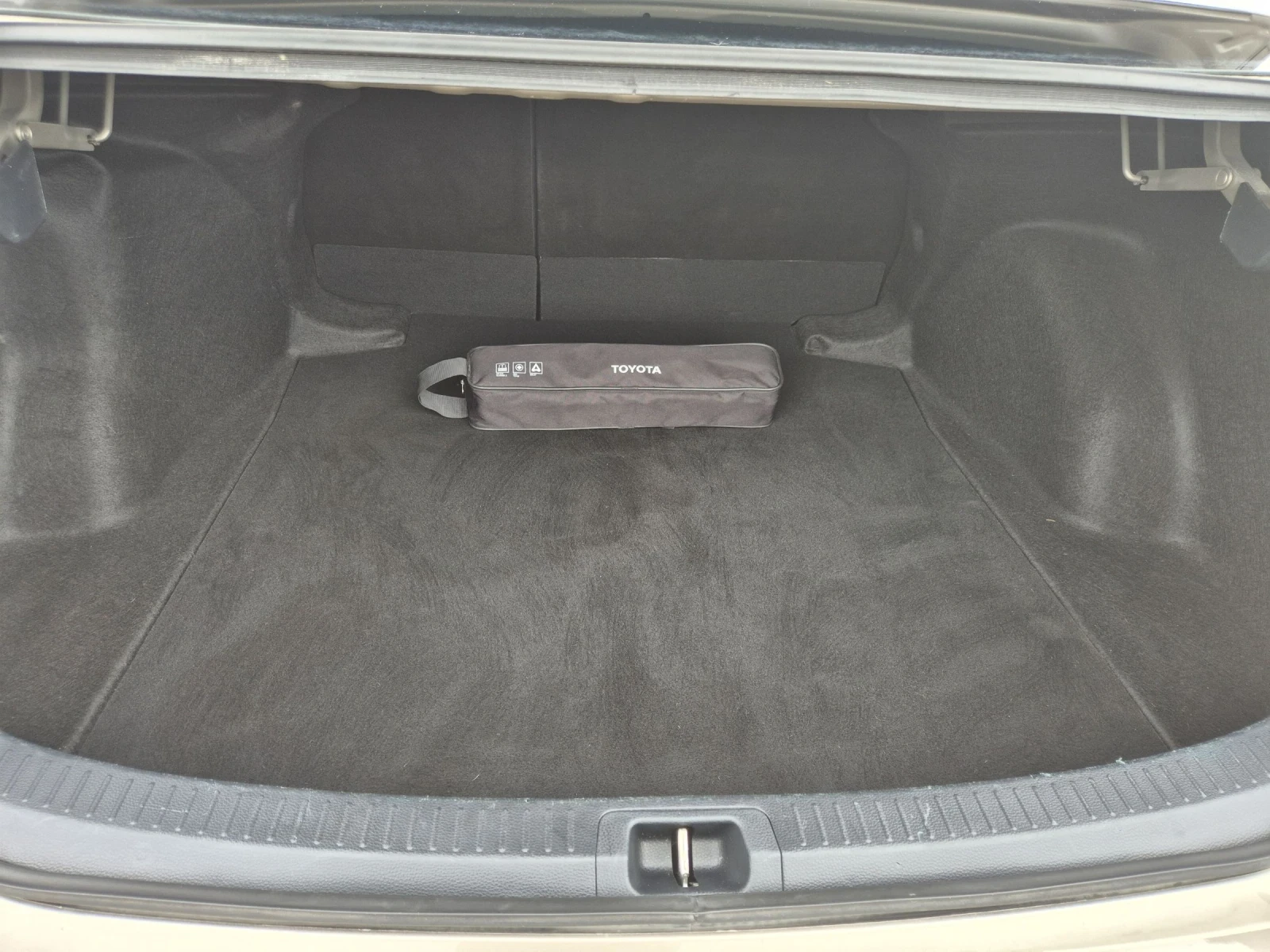 Toyota Corolla 1.8 HYBRID EXECUTIVE, снимка 8 - Автомобили и джипове - 55161612