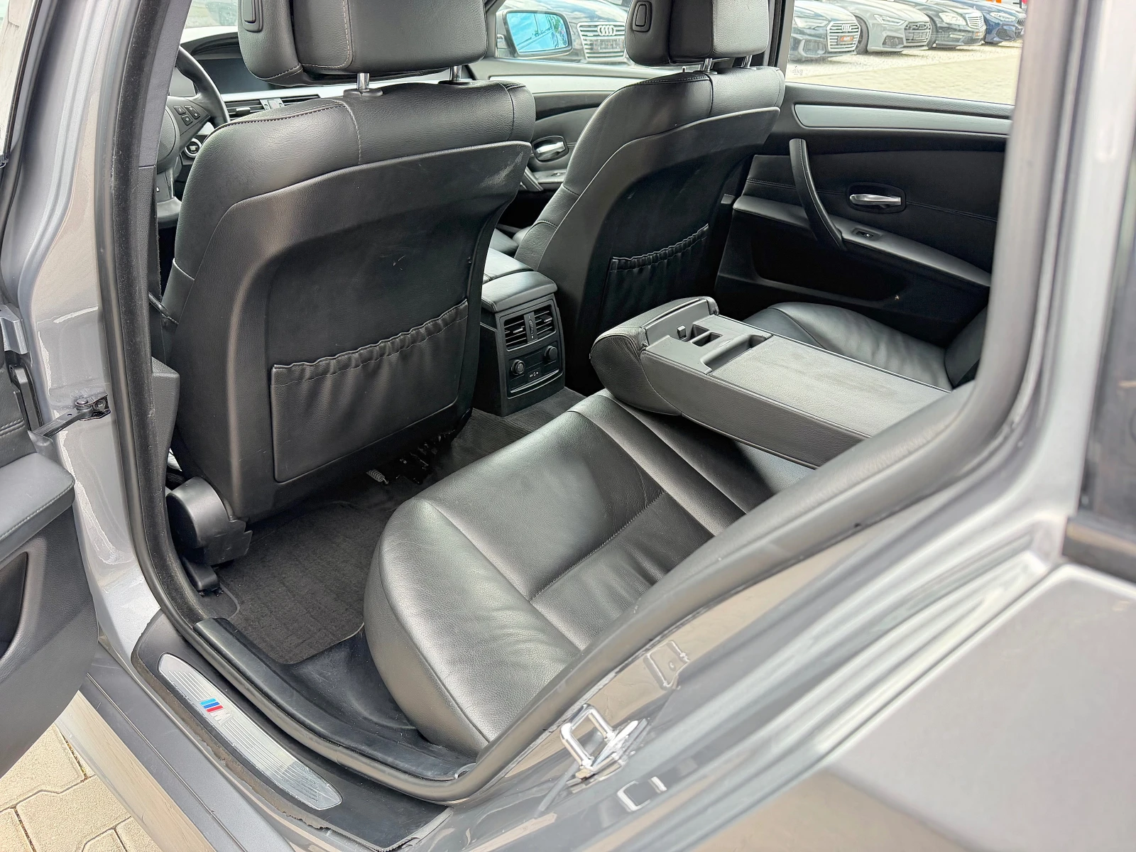 BMW 520 i M-Pack Facelift, снимка 13 - Автомобили и джипове - 55352441