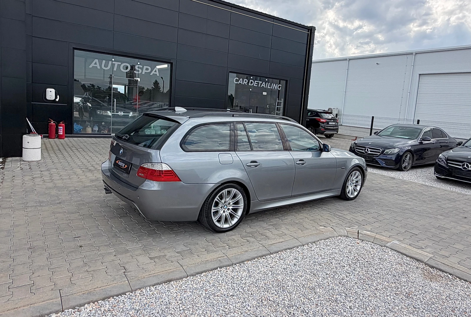 BMW 520 i M-Pack Facelift, снимка 4 - Автомобили и джипове - 55352441