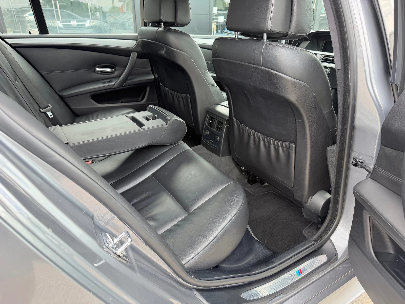 BMW 520 i M-Pack Facelift, снимка 14 - Автомобили и джипове - 55352441