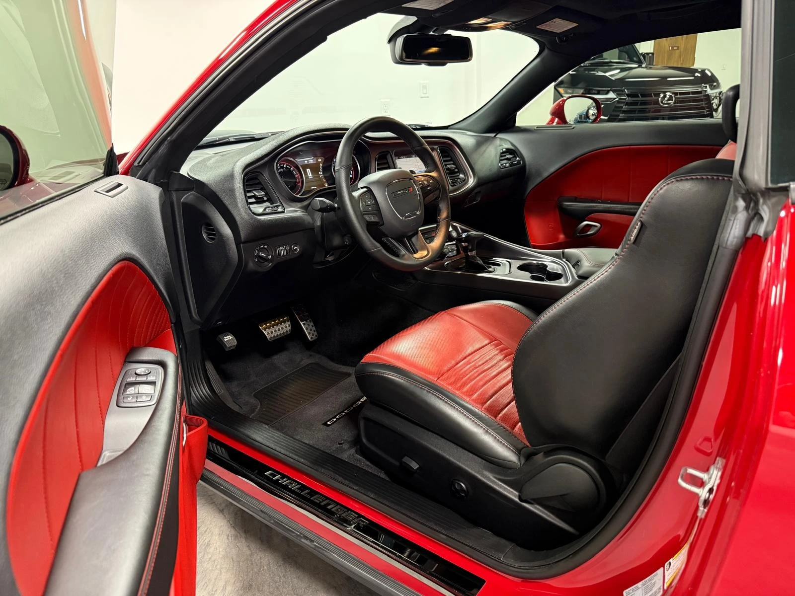 Dodge Challenger 6.4L 8cyl RWD | Mobile.bg � ����������� 5