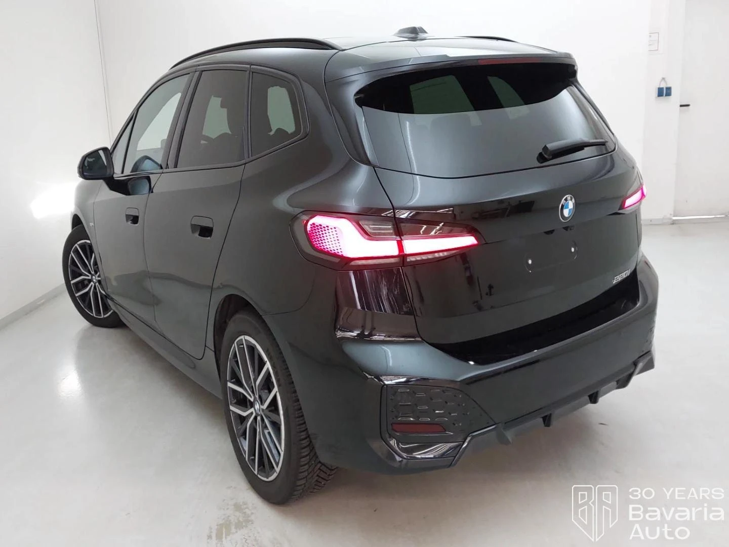 BMW 220 i Active Tourer Steptronic, снимка 2 - Автомобили и джипове - 56037203
