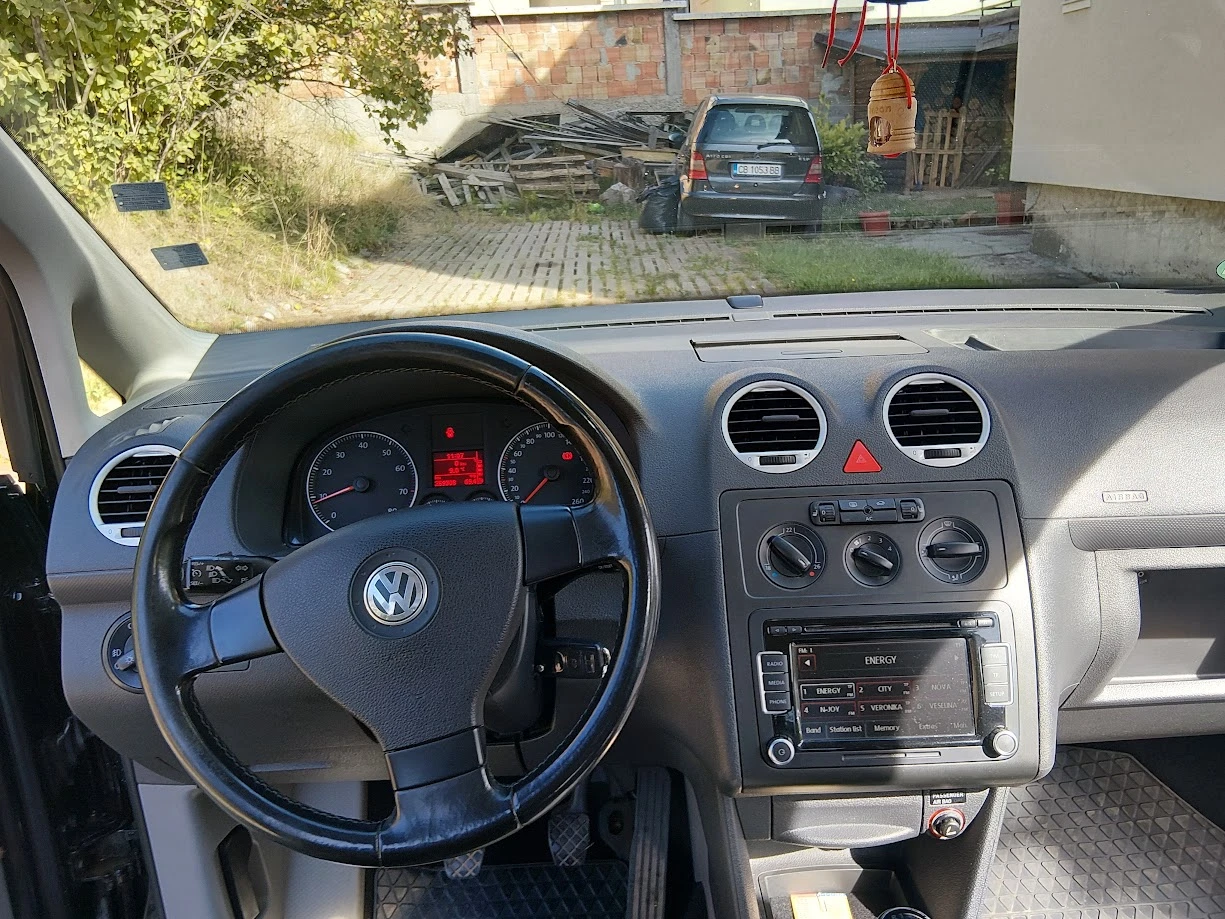 VW Caddy, снимка 12 - Автомобили и джипове - 56408970