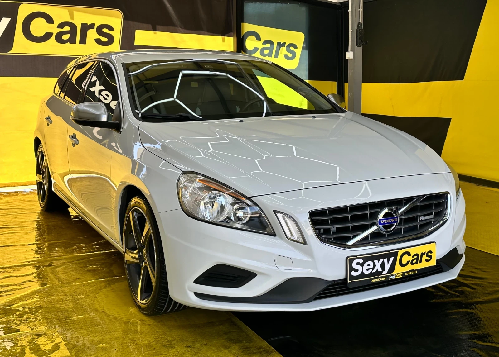 Volvo V60 R-Design, снимка 4 - Автомобили и джипове - 56430463