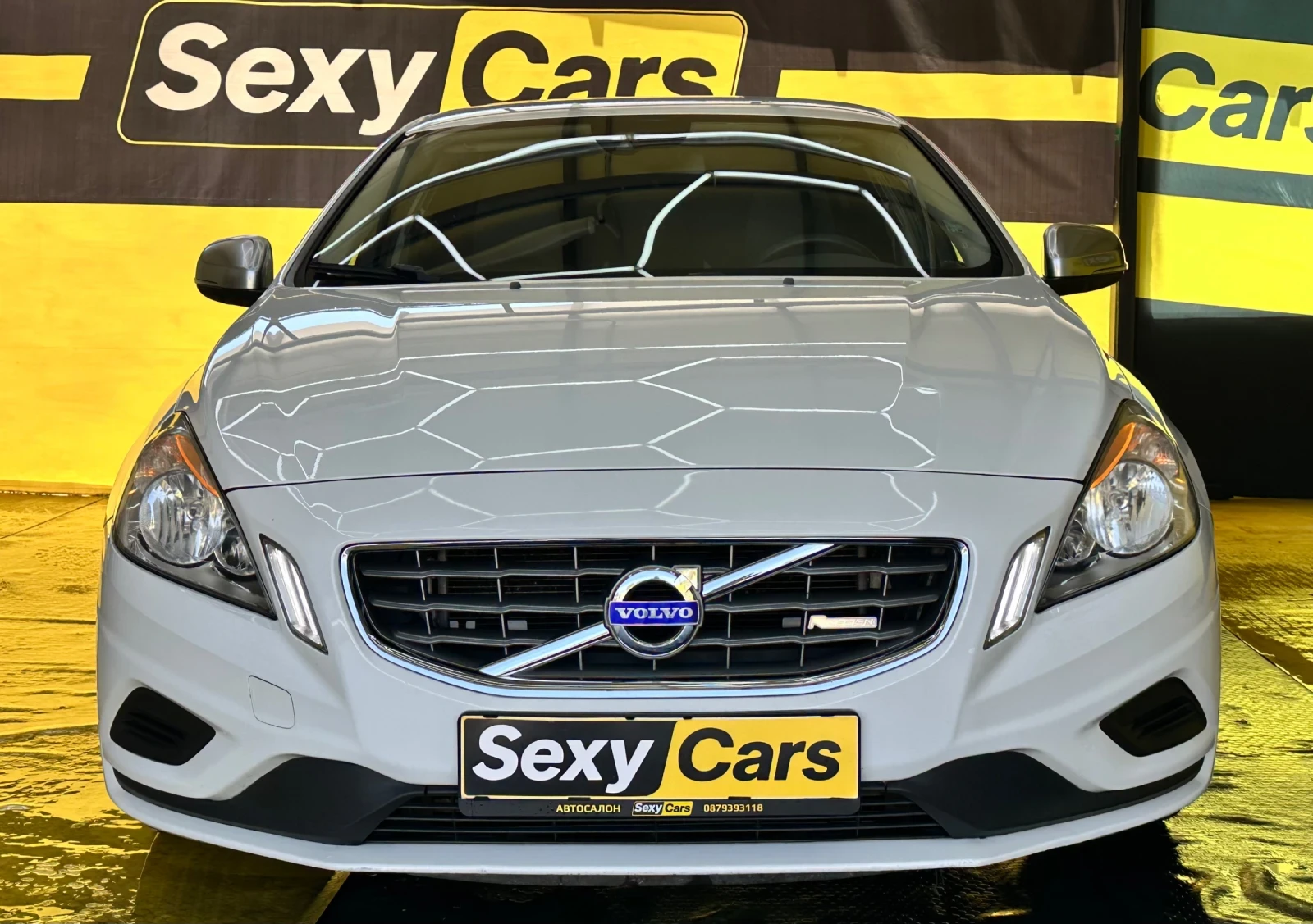 Volvo V60 R-Design, снимка 2 - Автомобили и джипове - 56430463