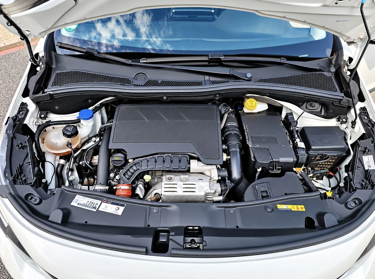 Peugeot 2008 PureTech PANORAMA, снимка 11 - Автомобили и джипове - 56687937
