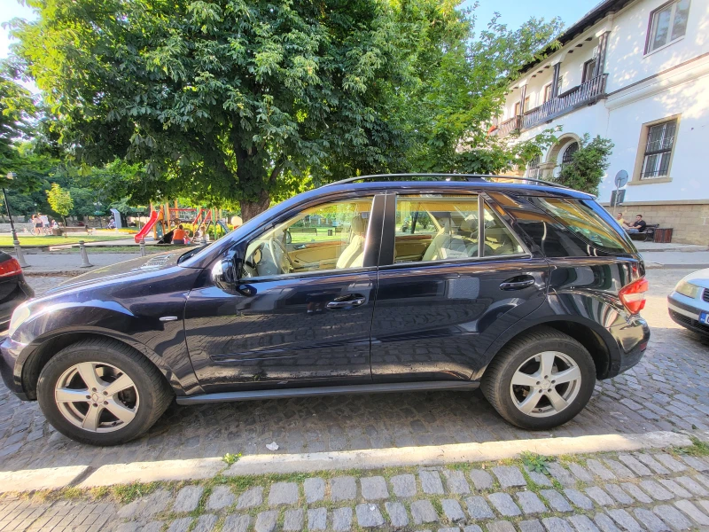 Mercedes-Benz ML 350 BlueTec 4Matic, снимка 3 - Автомобили и джипове - 48668125