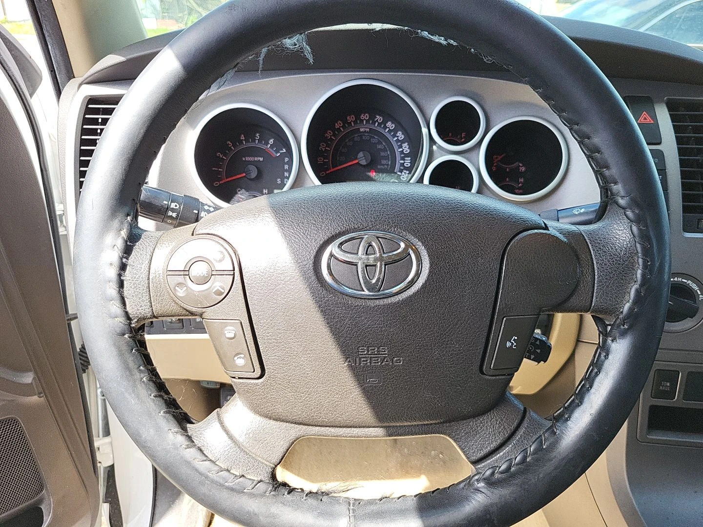 Toyota Tundra 5.7 V8* CREW* КОЖА* ШОУРУМ* ПЕРФЕКТЕН ЗА ГАЗ* КАТО - изображение 8