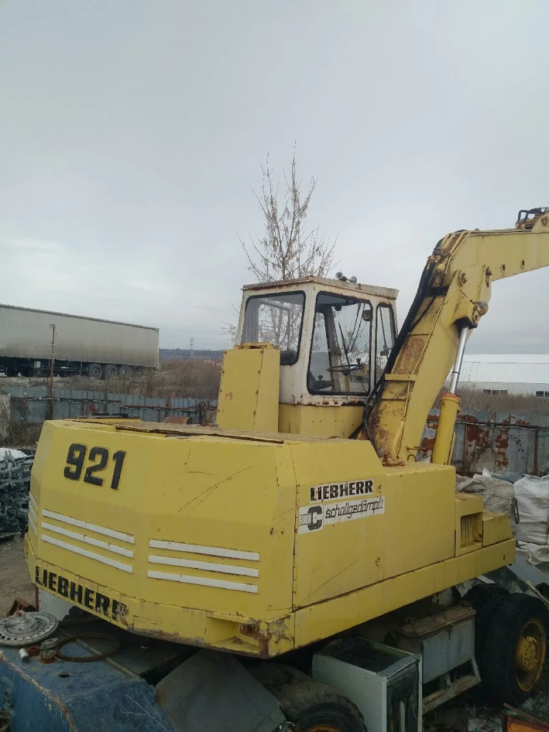 Багер Liebherr 921, снимка 1 - Индустриална техника - 48808298