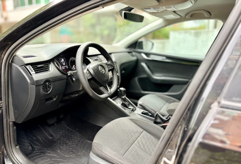 Skoda Octavia 2.0TDI DSG/NAVI , снимка 9 - Автомобили и джипове - 52310079