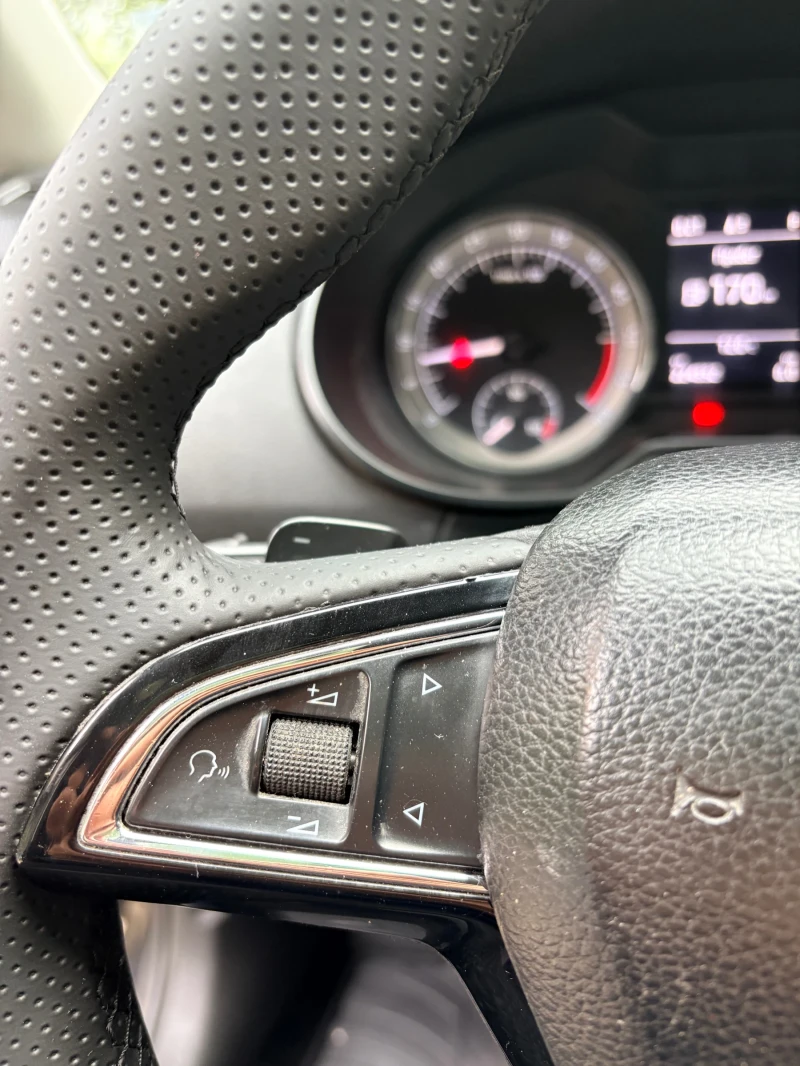 Skoda Octavia 2.0TDI DSG/NAVI , снимка 13 - Автомобили и джипове - 52310079