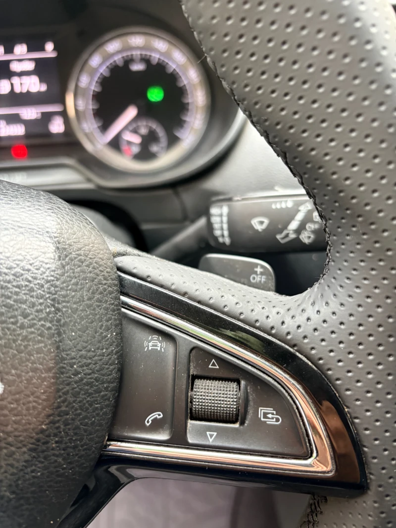 Skoda Octavia 2.0TDI DSG/NAVI , снимка 12 - Автомобили и джипове - 52310079