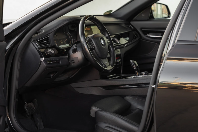 BMW 750 Фул есктри, Фейс, М пакет, снимка 9 - Автомобили и джипове - 53123327