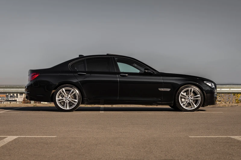 BMW 750 Фул есктри, Фейс, М пакет, снимка 5 - Автомобили и джипове - 53123327