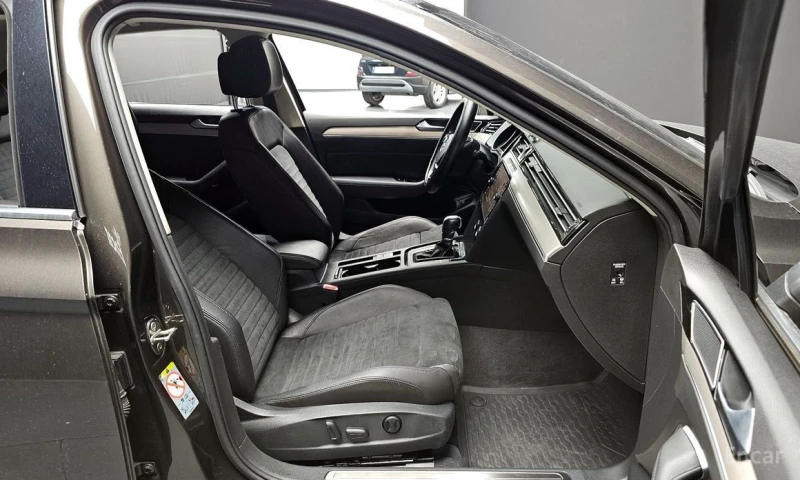 VW Passat, снимка 10 - Автомобили и джипове - 53166810