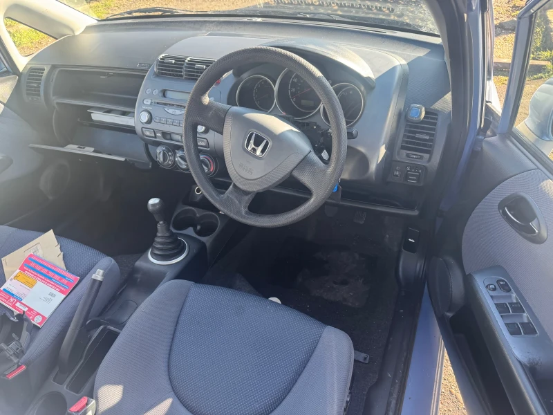 Honda Jazz 1.3i 83кс., снимка 6 - Автомобили и джипове - 53256555