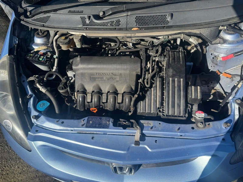 Honda Jazz 1.3i 83кс., снимка 8 - Автомобили и джипове - 53256555