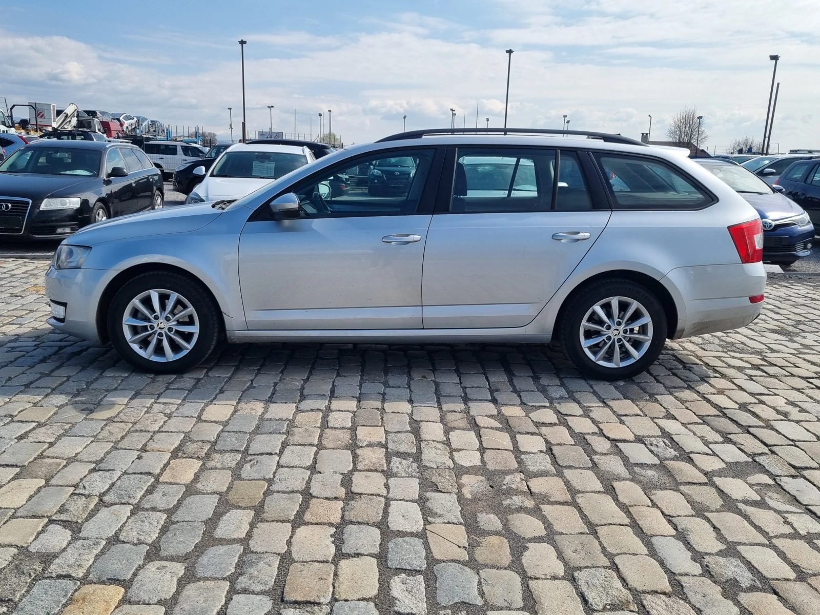 Skoda Octavia 1.6TDI 105кс NAVI ИТАЛИЯ - изображение 4