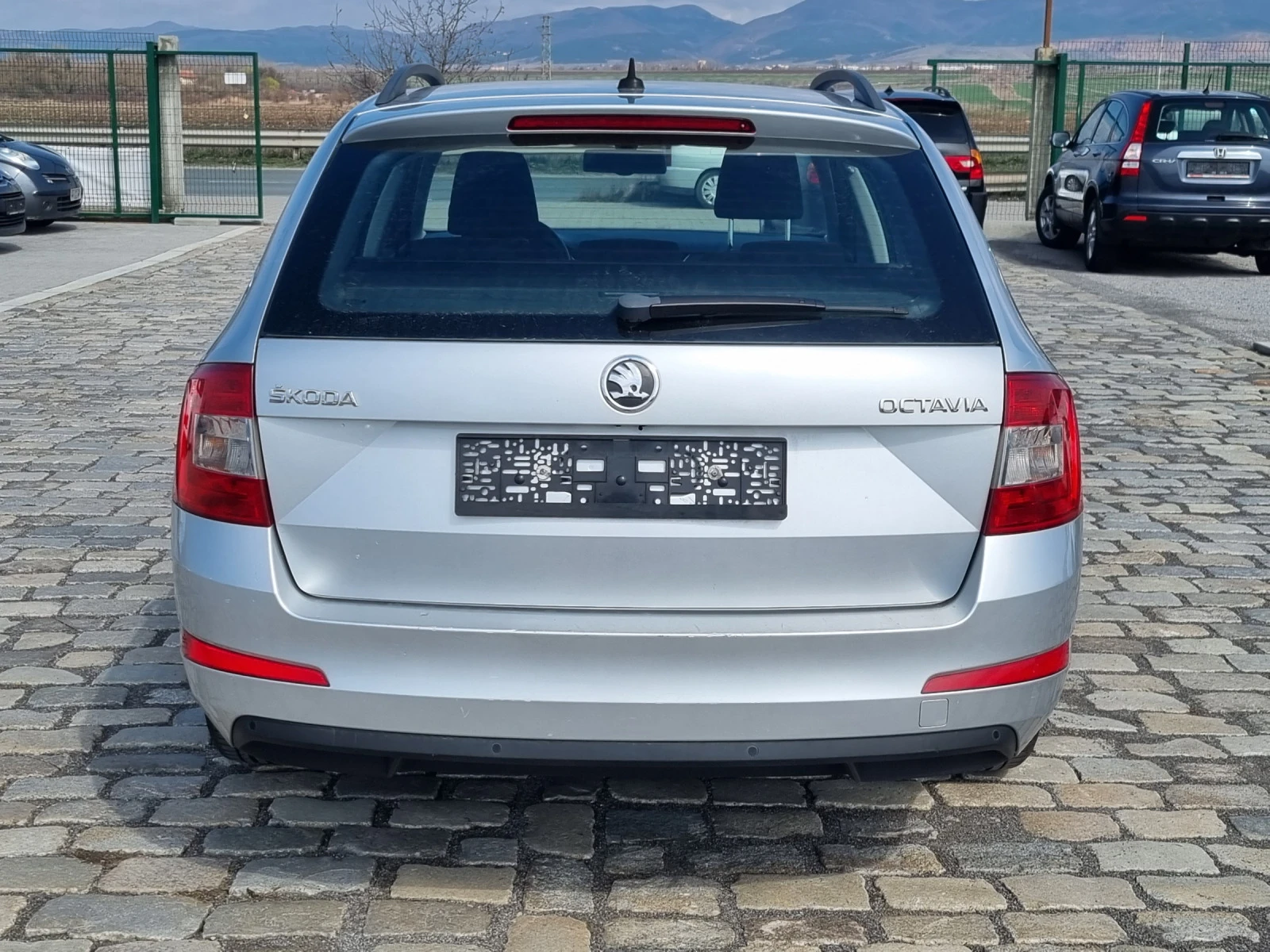 Skoda Octavia 1.6TDI 105кс NAVI ИТАЛИЯ - изображение 7