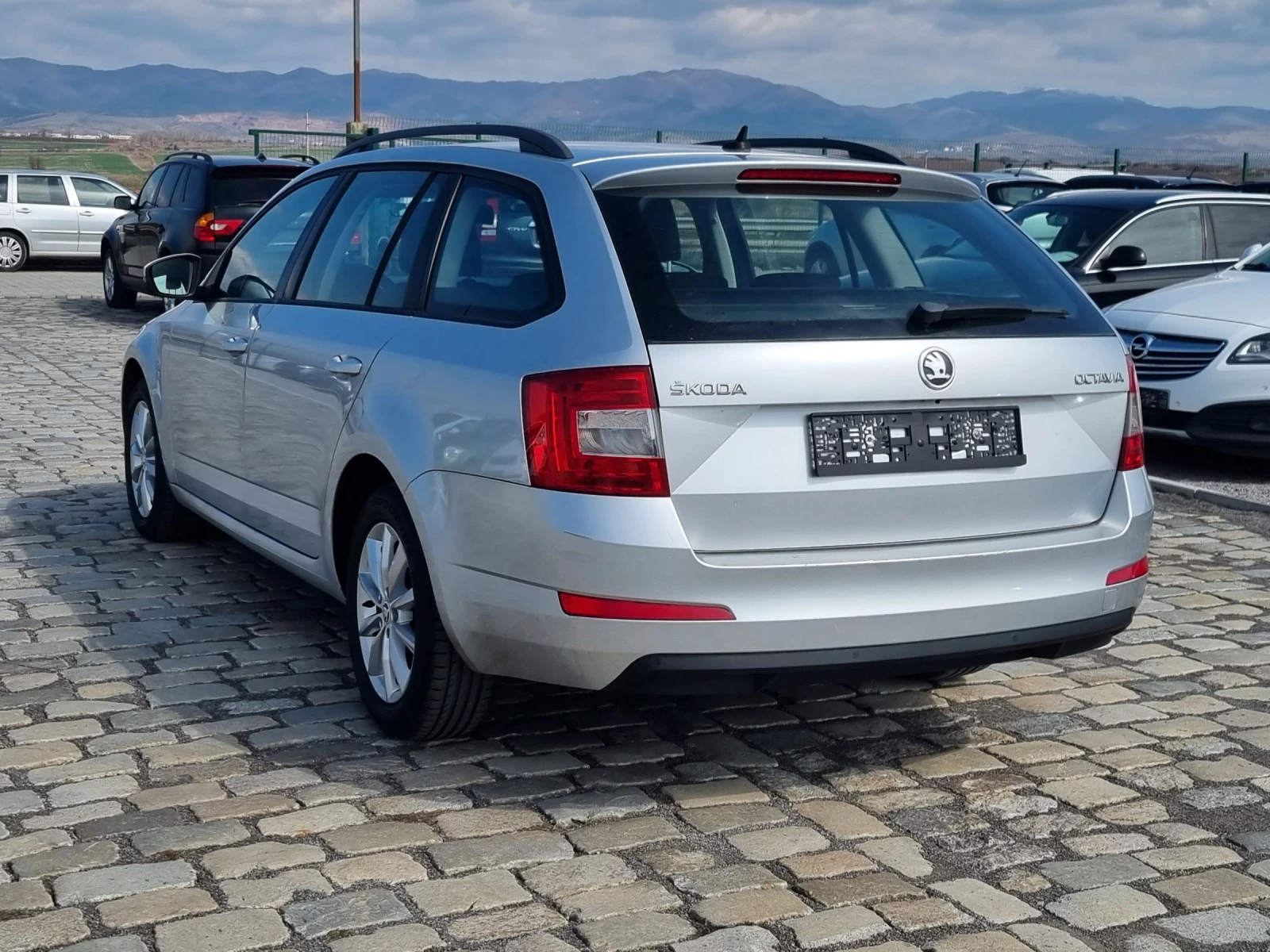 Skoda Octavia 1.6TDI 105кс NAVI ИТАЛИЯ - изображение 8