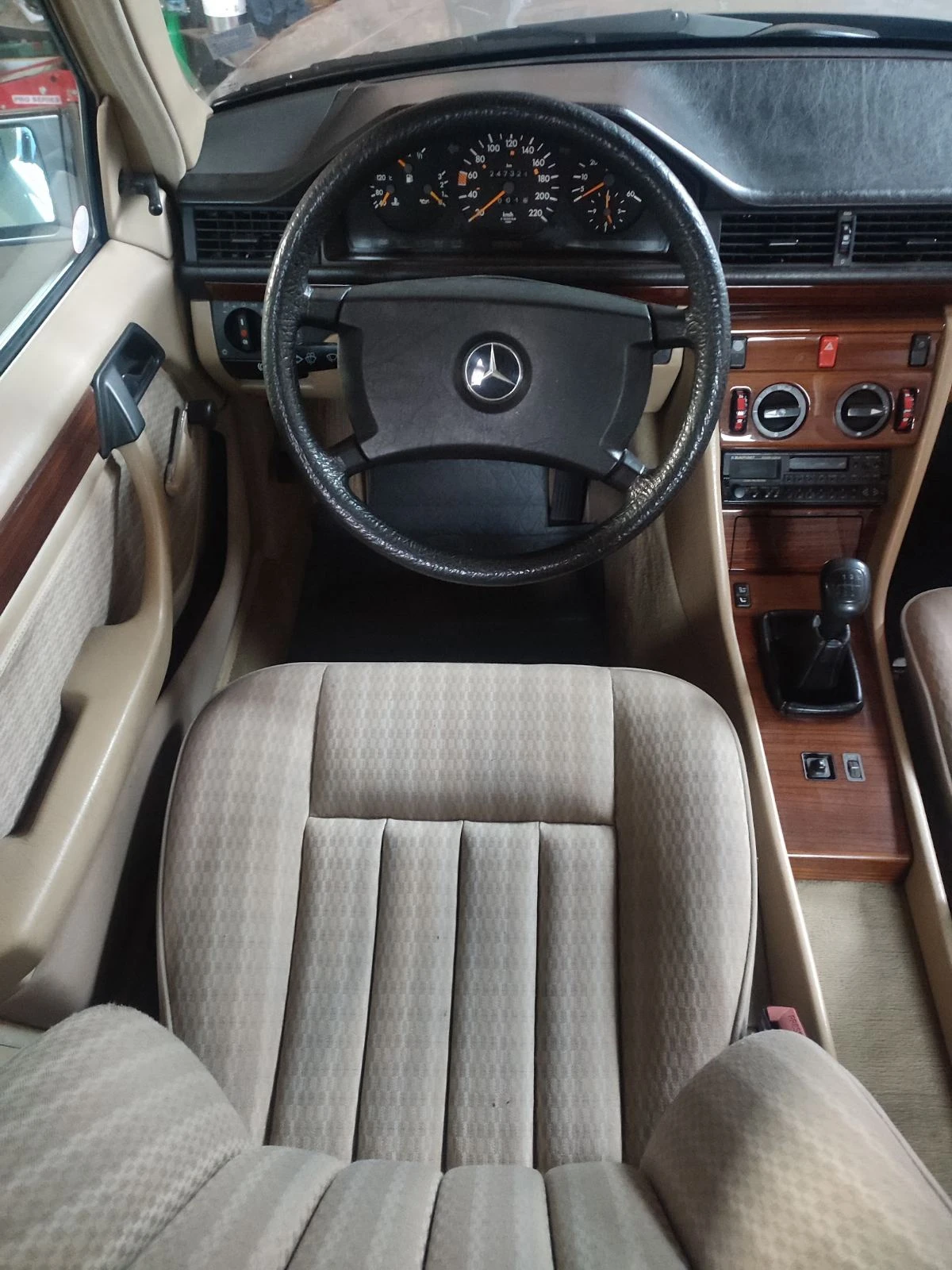 Mercedes-Benz 124  - изображение 7