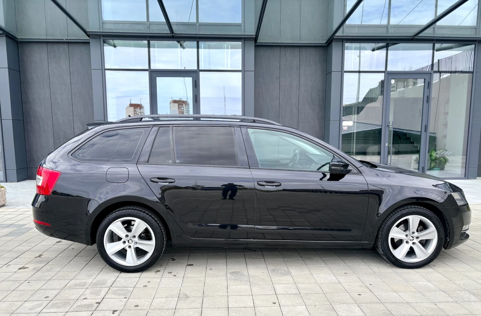 Skoda Octavia 2.0TDI DSG/NAVI  | Mobile.bg   4