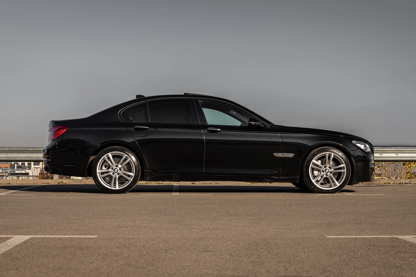 BMW 750 Фул екстри, Фейс, М пакет - изображение 5