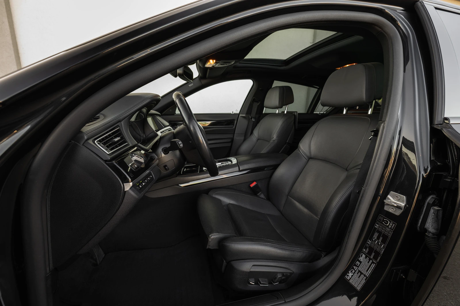 BMW 750 Фул екстри, Фейс, М пакет - изображение 10