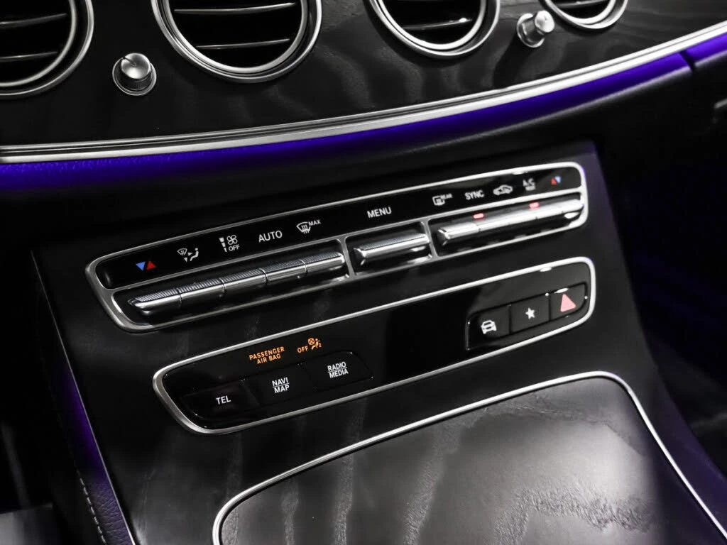 Mercedes-Benz E 450 4MATIC* BURMESTER* 360* DISTRONIC* PANO, снимка 11 - Автомобили и джипове - 53814751