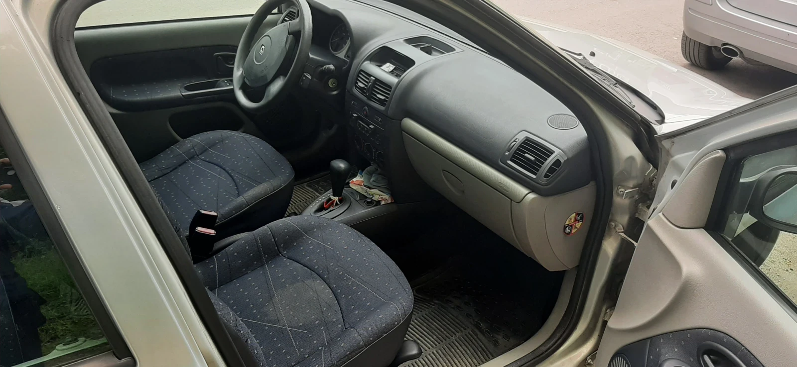 Renault Clio 2, снимка 6 - Автомобили и джипове - 54387954