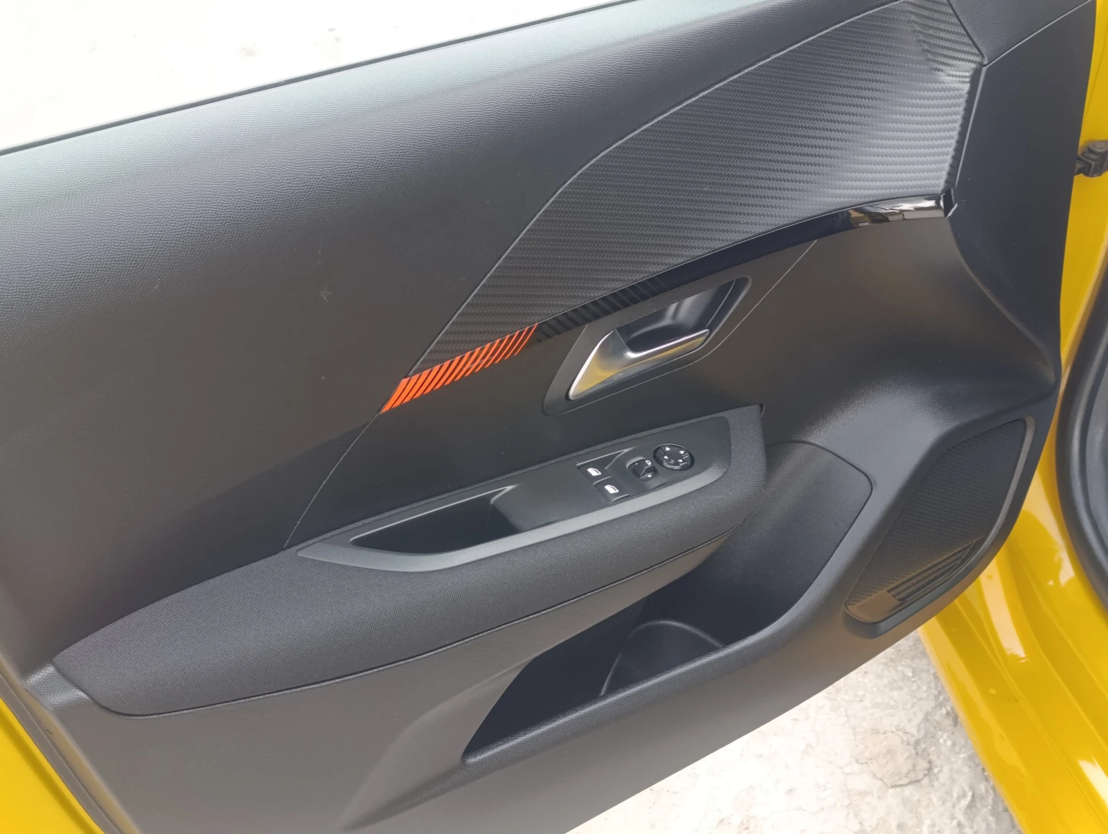 Peugeot 208 1, 2 i, снимка 7 - Автомобили и джипове - 54419421
