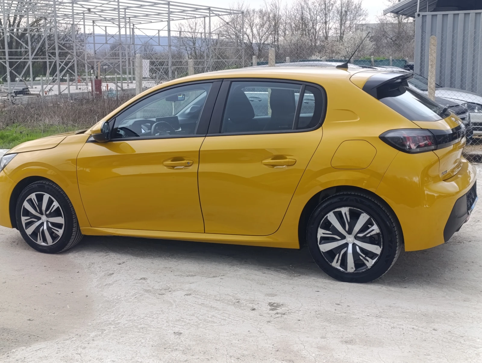 Peugeot 208 1, 2 i, снимка 5 - Автомобили и джипове - 54419421