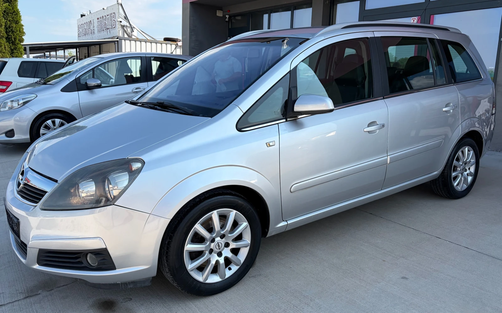 Opel Zafira 1.6i МЕТАН, снимка 2 - Автомобили и джипове - 54831371