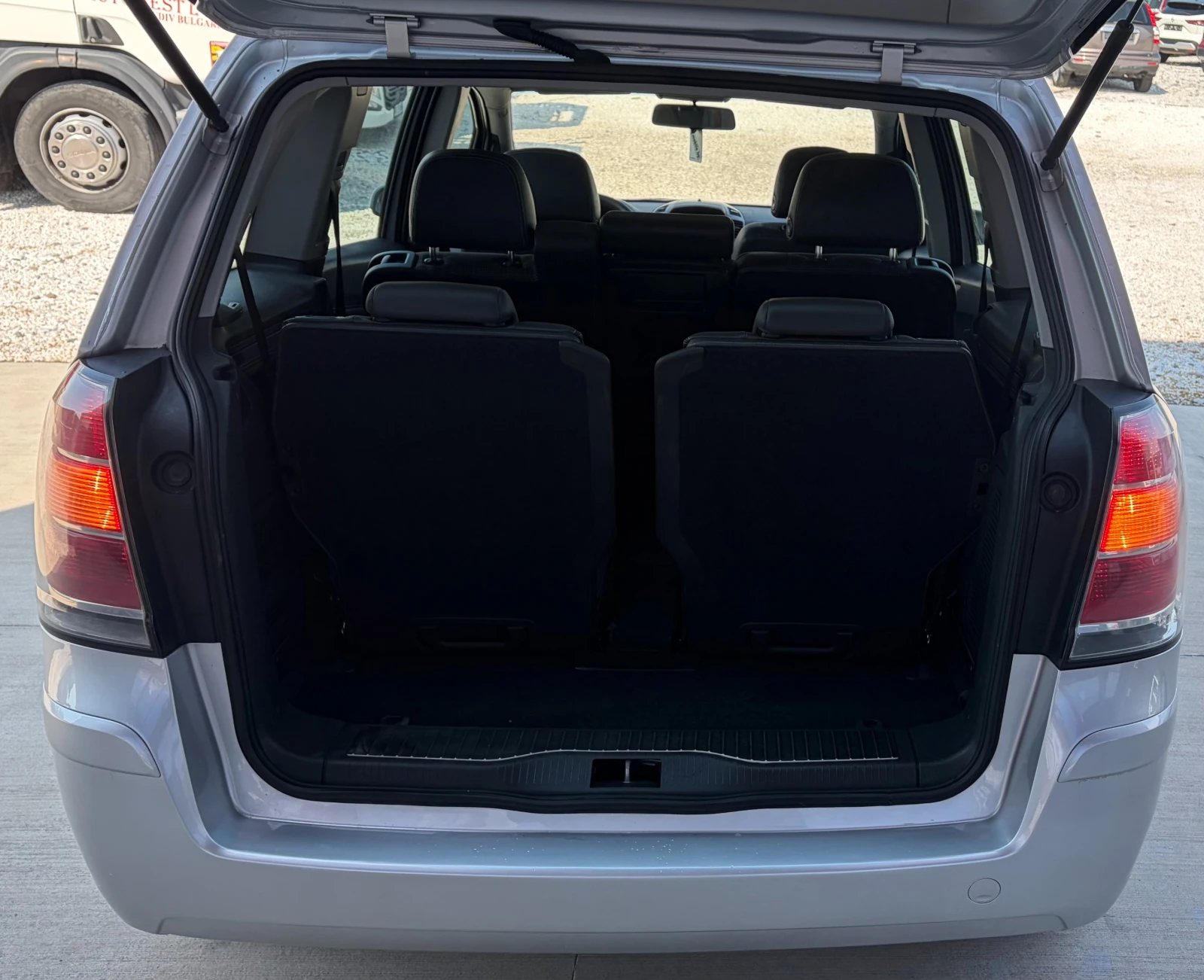 Opel Zafira 1.6i МЕТАН, снимка 11 - Автомобили и джипове - 54831371